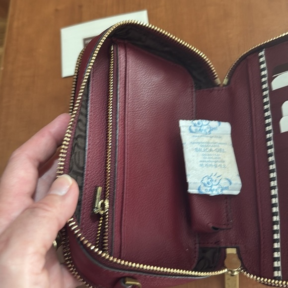 HENRI BENDEL Phone Wallet Crossbody EUC - Picture 13 of 14